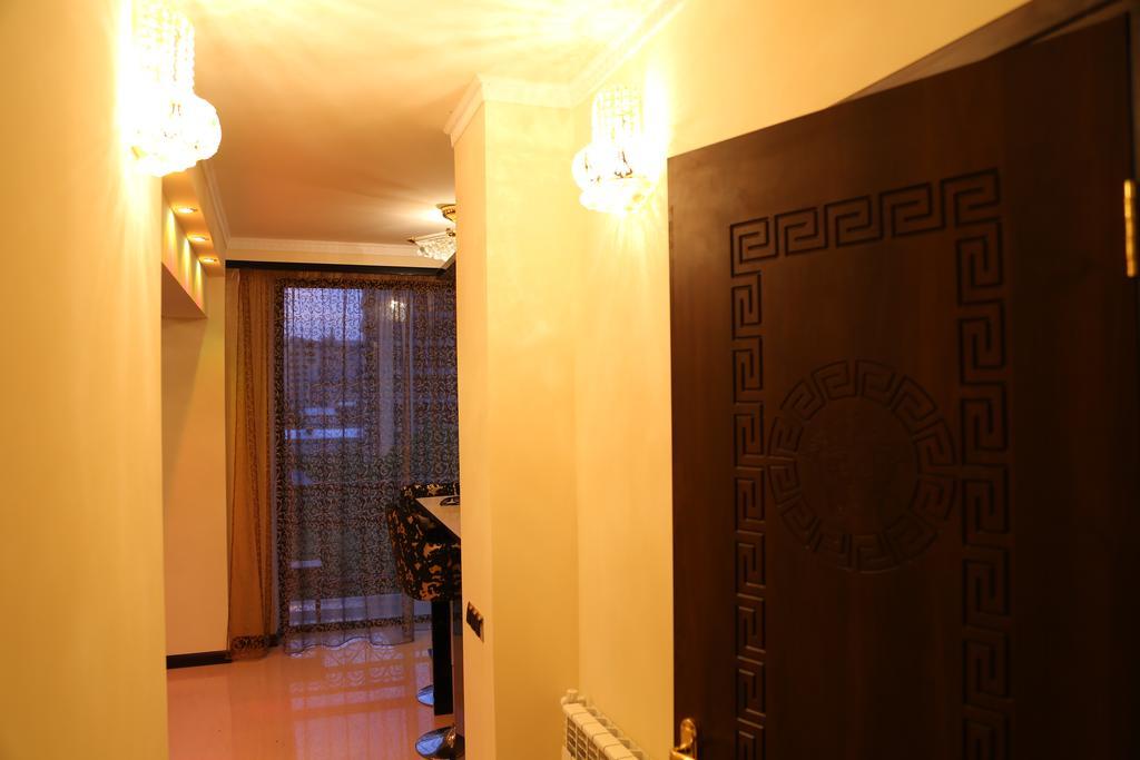 Versace Downtown Erevan Camera foto